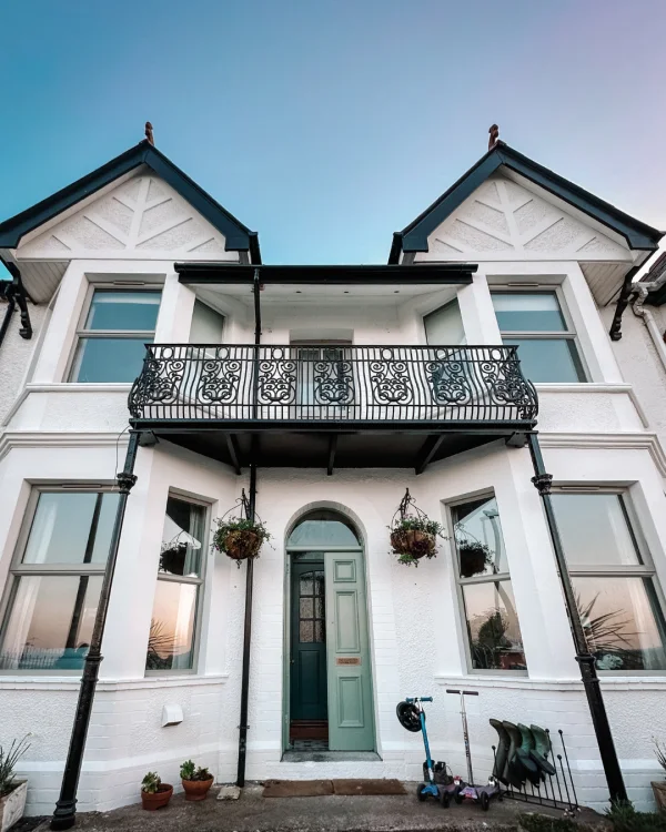 @ourlittlevictorianhouse using Off-white masonry paint