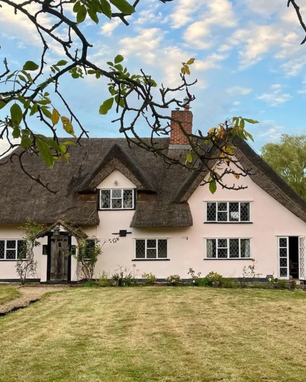 @witch_meade_cottage using Rose Pink masonry paint