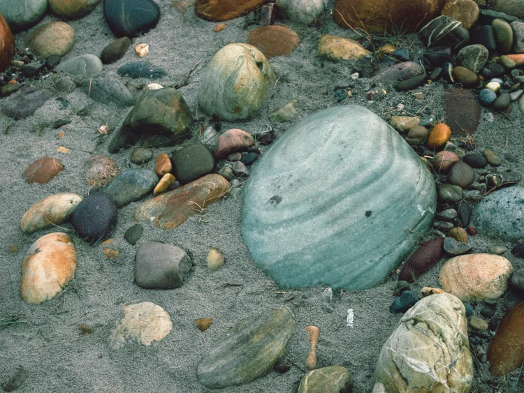 A close up picture of pebbledash render