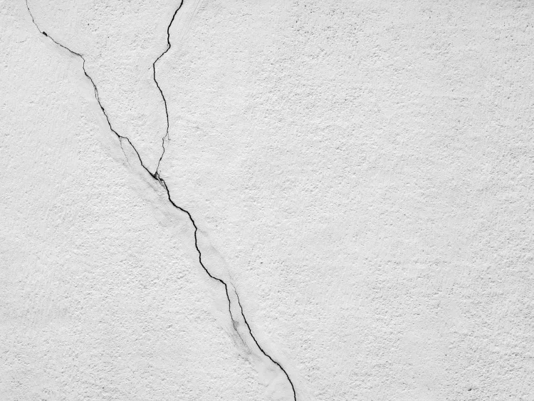 A crack on an exterior wall