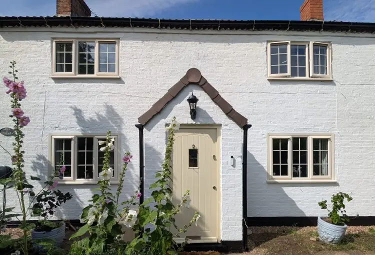 Alex Borthwick using Emperor Masonry Paint in White