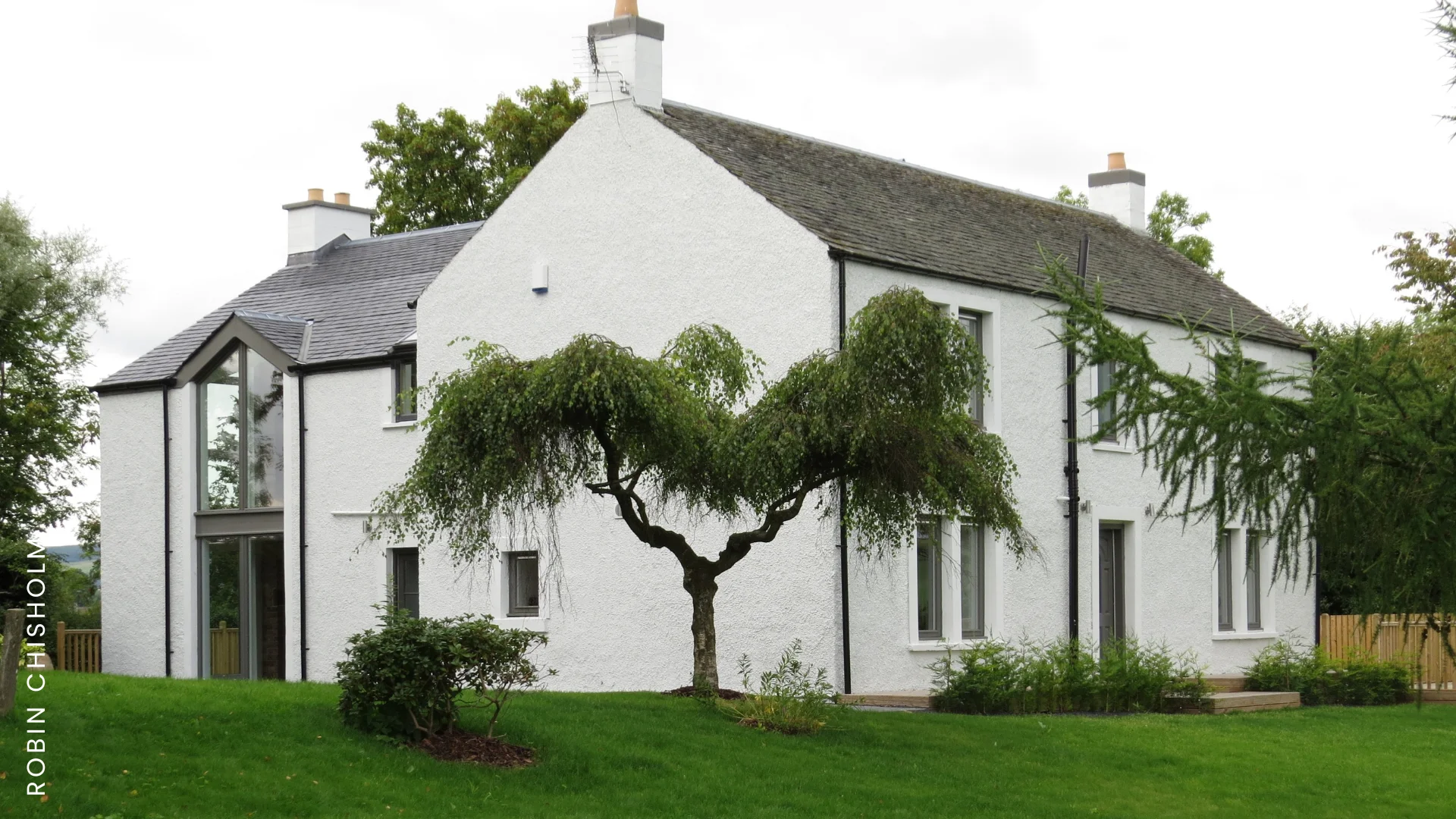 Emperor Masonry Paint in White applied to house