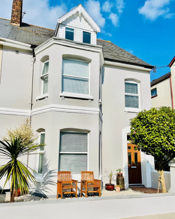 Harriet Bates using Light Grey