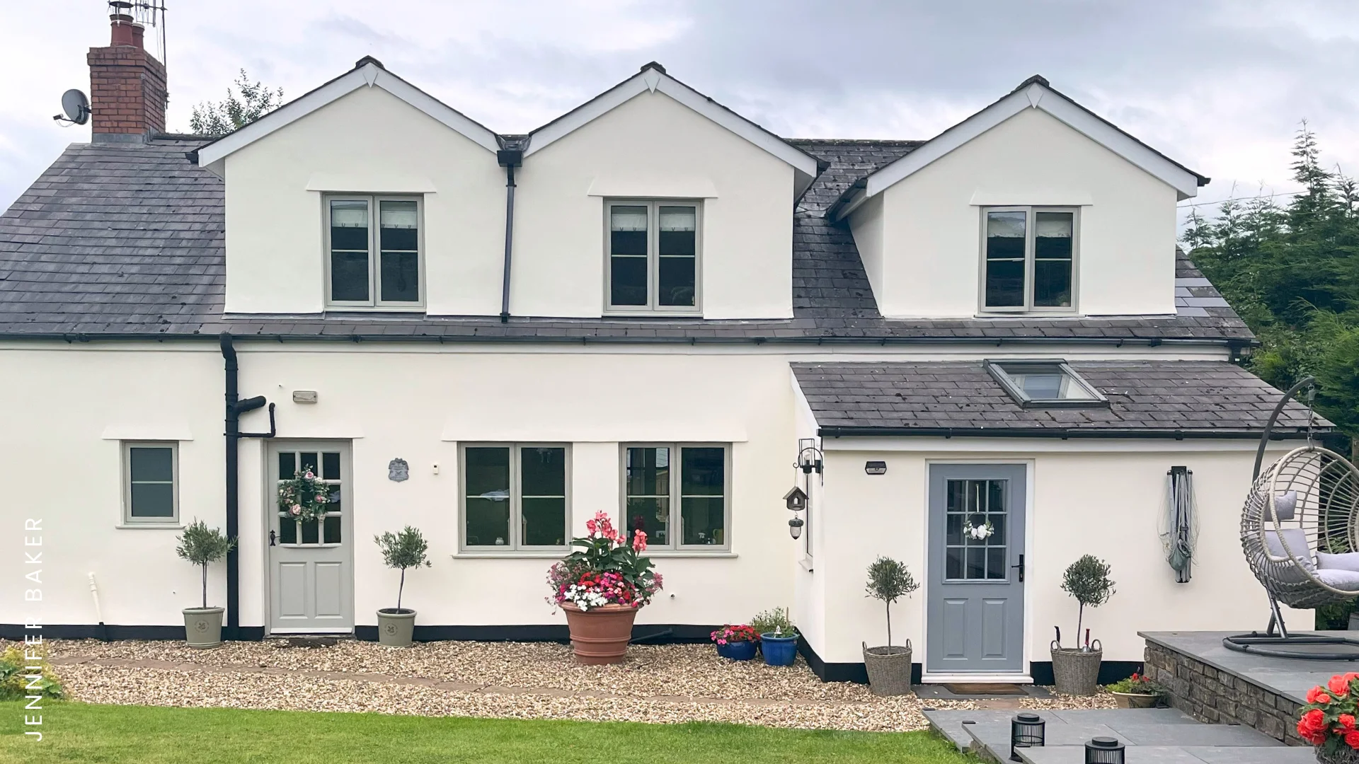 Jennifer Baker using an Warm White masonry paint colour