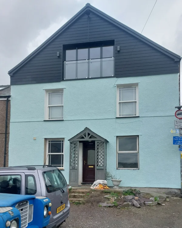 Karen Evans using Crystal Blue masonry paint