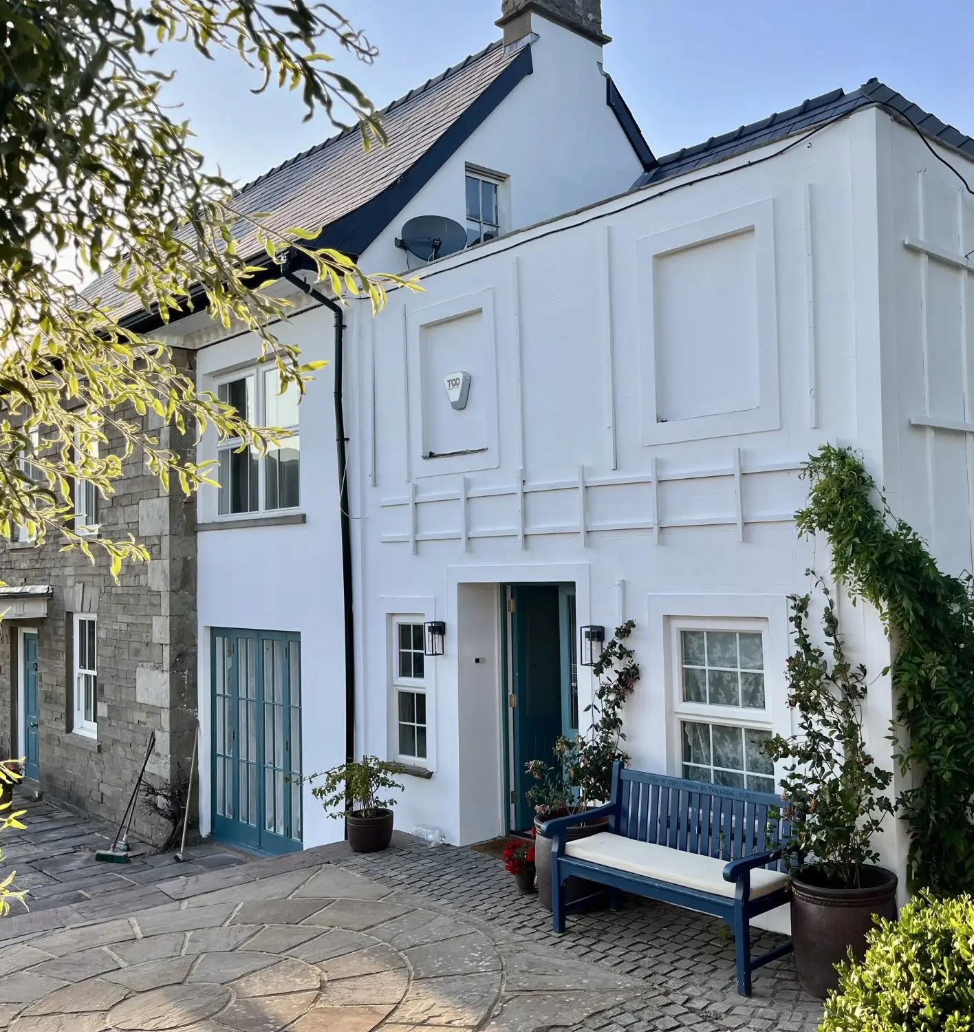 Lucy Jones using Emperor Masonry Paint in White