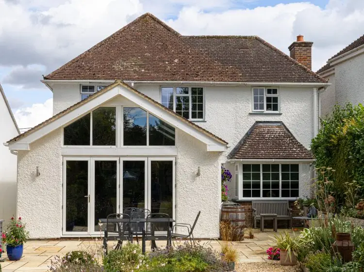 Nick Thorn using Off-White